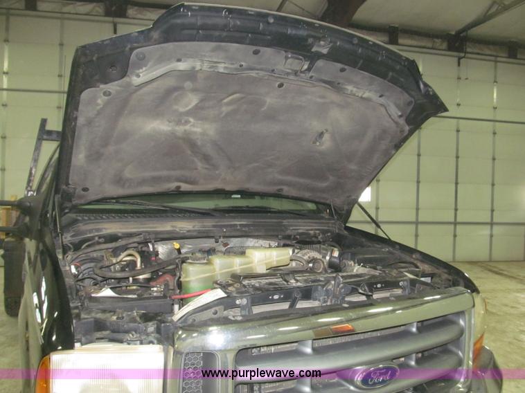 image for item B5400 1999 Ford F350 XLT SuperCab flatbed truck