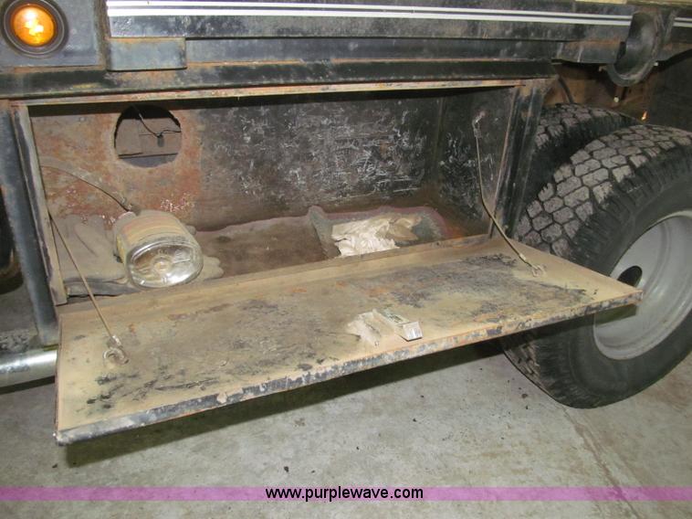 image for item B5400 1999 Ford F350 XLT SuperCab flatbed truck