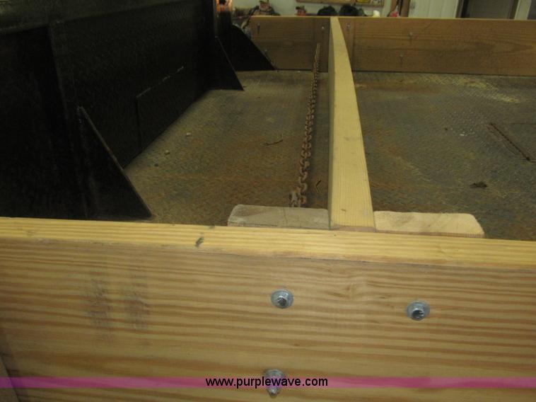 image for item B5400 1999 Ford F350 XLT SuperCab flatbed truck