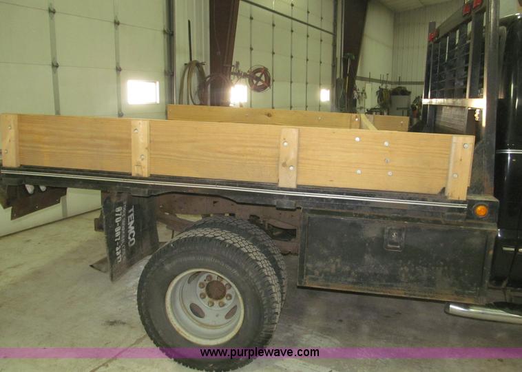 image for item B5400 1999 Ford F350 XLT SuperCab flatbed truck