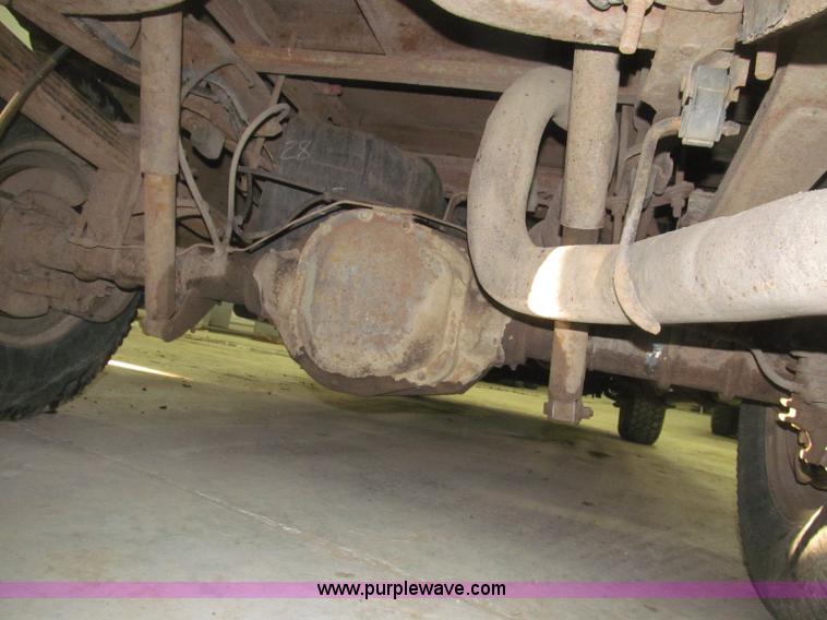 image for item B5400 1999 Ford F350 XLT SuperCab flatbed truck