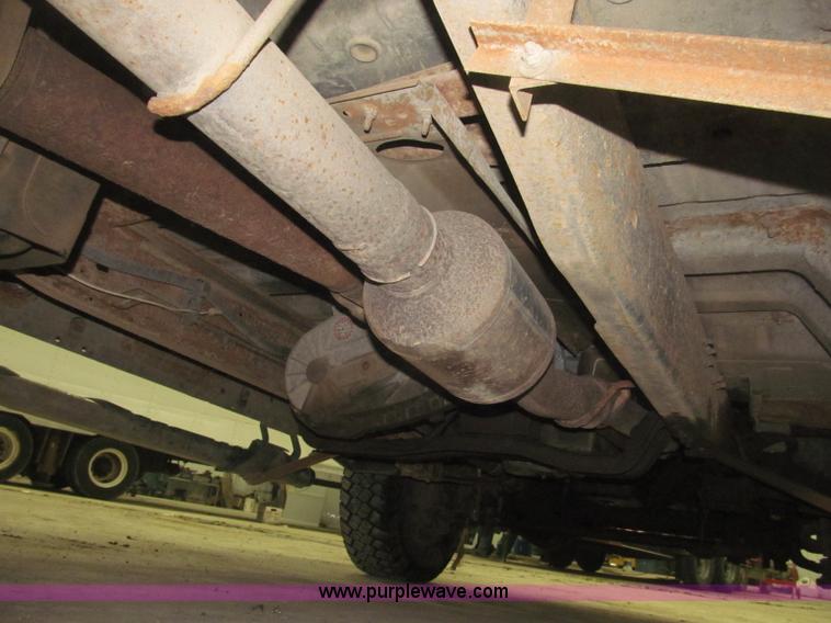 image for item B5400 1999 Ford F350 XLT SuperCab flatbed truck