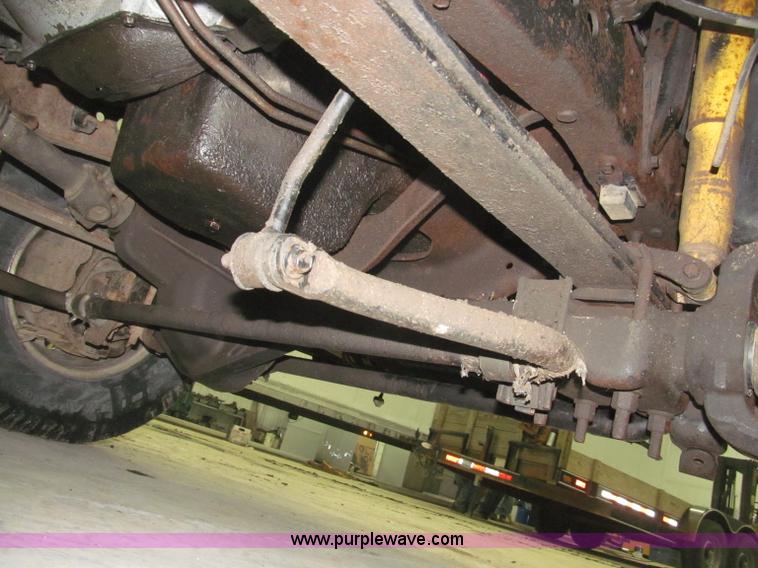 image for item B5400 1999 Ford F350 XLT SuperCab flatbed truck