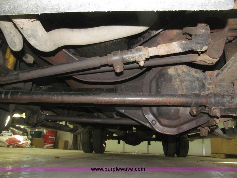 image for item B5400 1999 Ford F350 XLT SuperCab flatbed truck
