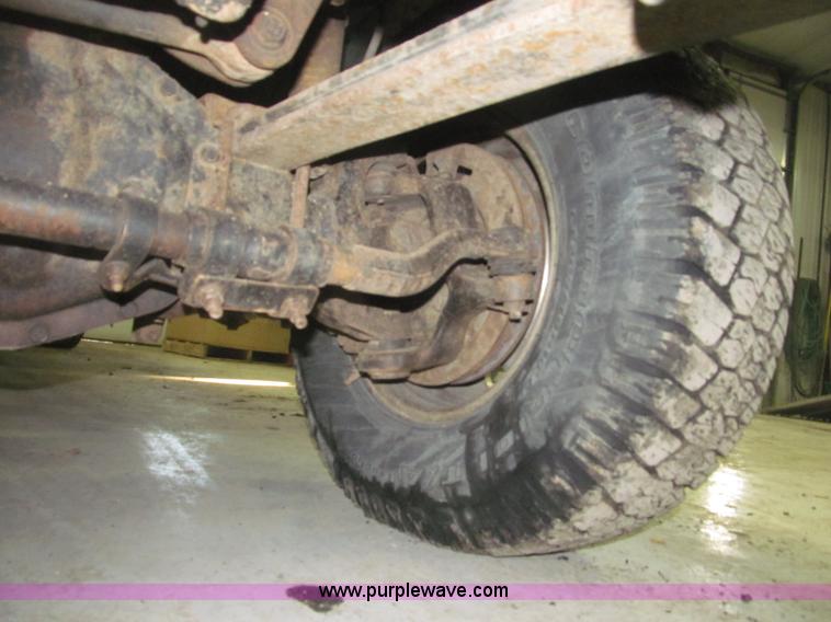 image for item B5400 1999 Ford F350 XLT SuperCab flatbed truck