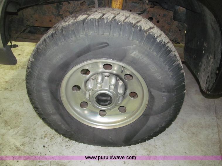 image for item B5400 1999 Ford F350 XLT SuperCab flatbed truck