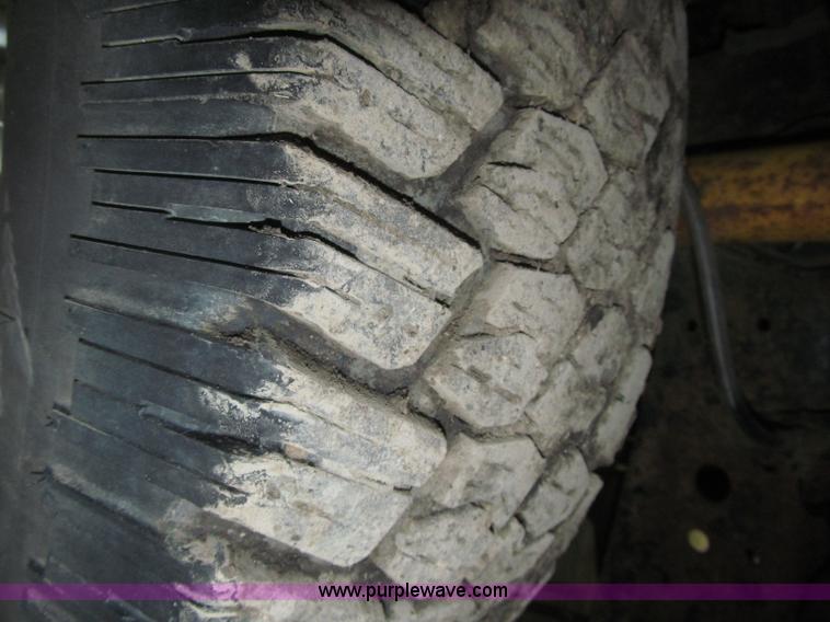 image for item B5400 1999 Ford F350 XLT SuperCab flatbed truck