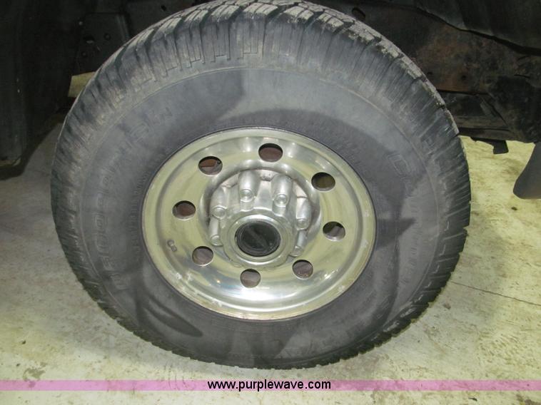 image for item B5400 1999 Ford F350 XLT SuperCab flatbed truck