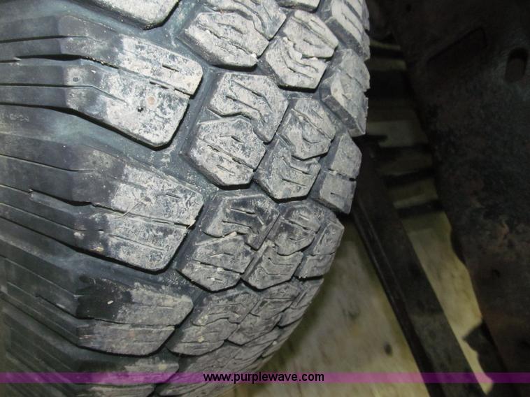 image for item B5400 1999 Ford F350 XLT SuperCab flatbed truck