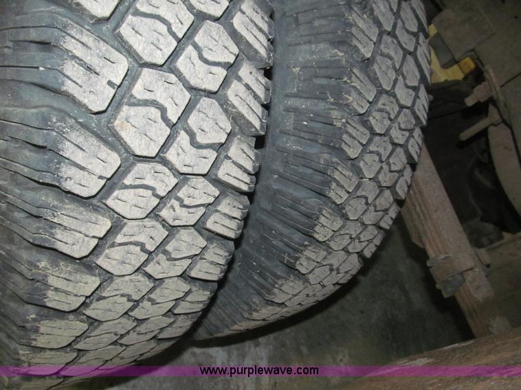 image for item B5400 1999 Ford F350 XLT SuperCab flatbed truck