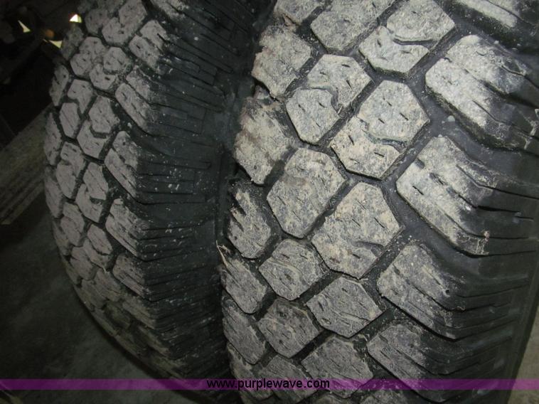 image for item B5400 1999 Ford F350 XLT SuperCab flatbed truck