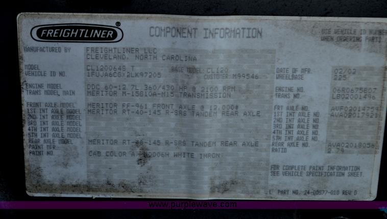 image for item C3319 2002 Freightliner Columbia CL120 semi truck