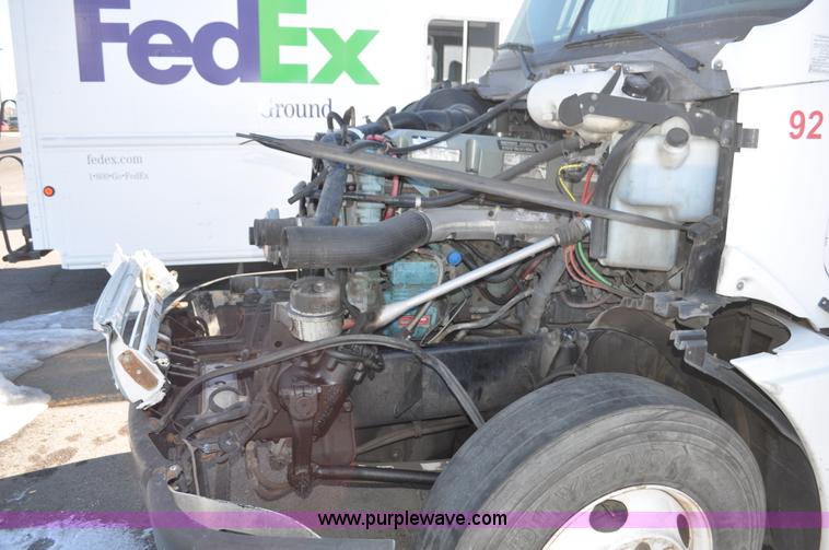 image for item C3319 2002 Freightliner Columbia CL120 semi truck