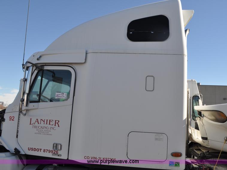 image for item C3319 2002 Freightliner Columbia CL120 semi truck