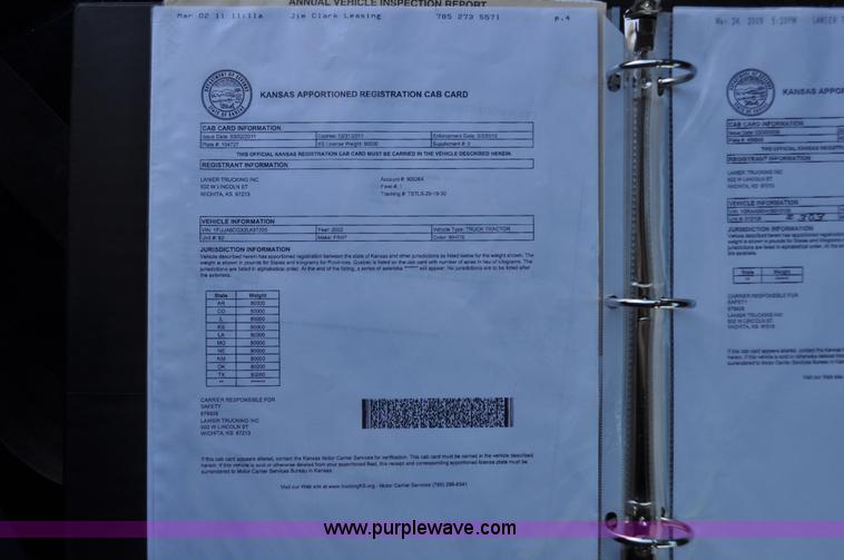 image for item C3319 2002 Freightliner Columbia CL120 semi truck