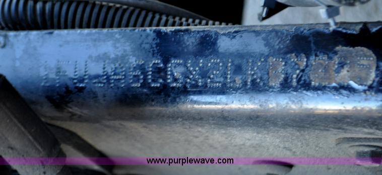 image for item C3319 2002 Freightliner Columbia CL120 semi truck