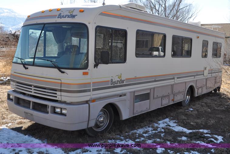 image for item C3413 1992 Fleetwood Bounder RV camper
