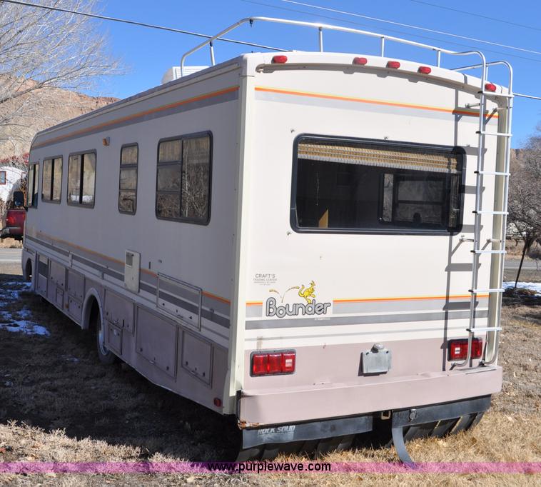image for item C3413 1992 Fleetwood Bounder RV camper