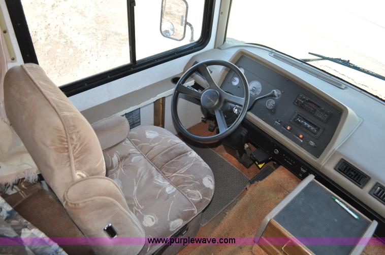 image for item C3413 1992 Fleetwood Bounder RV camper