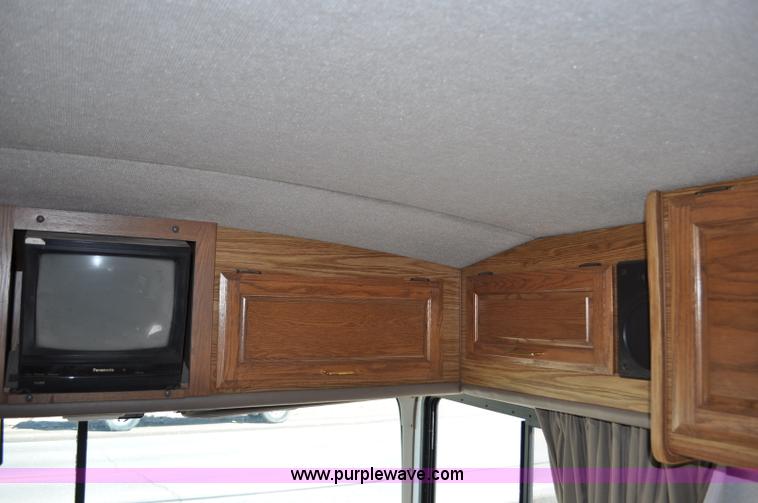 image for item C3413 1992 Fleetwood Bounder RV camper