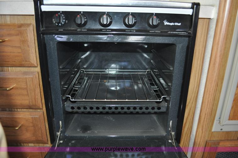 image for item C3413 1992 Fleetwood Bounder RV camper