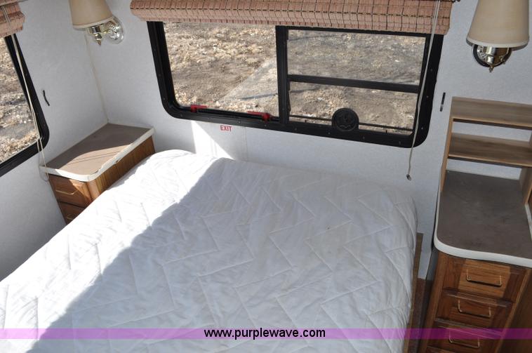 image for item C3413 1992 Fleetwood Bounder RV camper