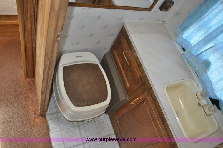 image for item C3413 1992 Fleetwood Bounder RV camper