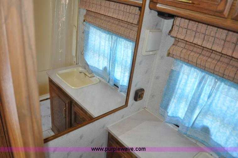 image for item C3413 1992 Fleetwood Bounder RV camper