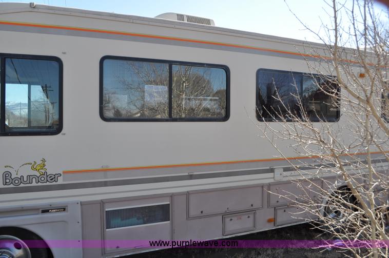 image for item C3413 1992 Fleetwood Bounder RV camper