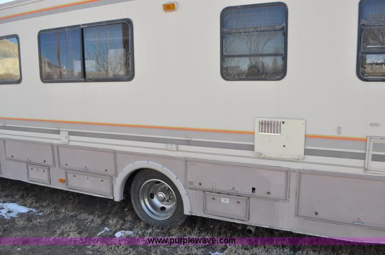 image for item C3413 1992 Fleetwood Bounder RV camper