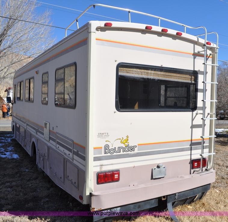 image for item C3413 1992 Fleetwood Bounder RV camper