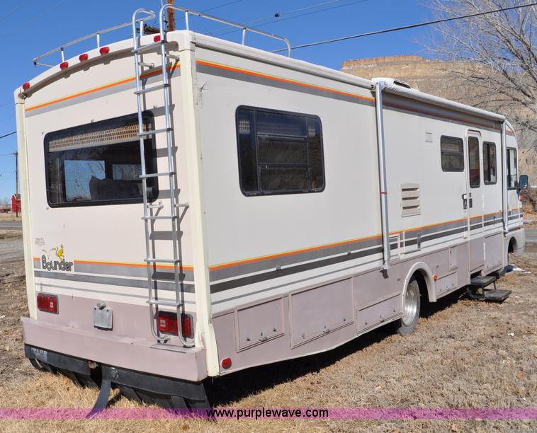 image for item C3413 1992 Fleetwood Bounder RV camper