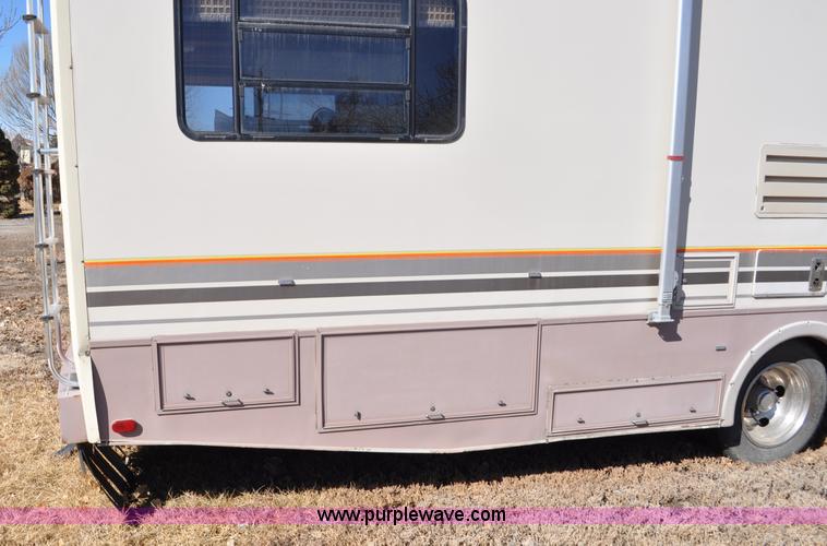 image for item C3413 1992 Fleetwood Bounder RV camper