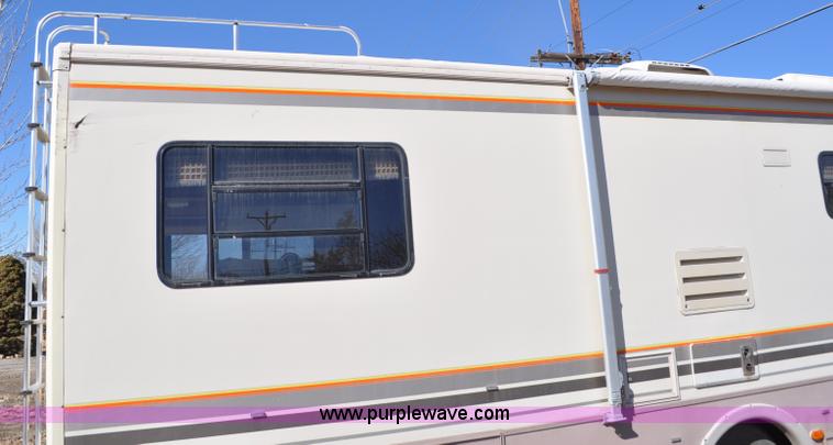 image for item C3413 1992 Fleetwood Bounder RV camper