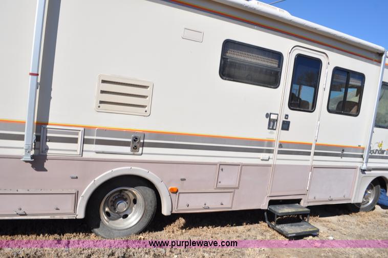 image for item C3413 1992 Fleetwood Bounder RV camper