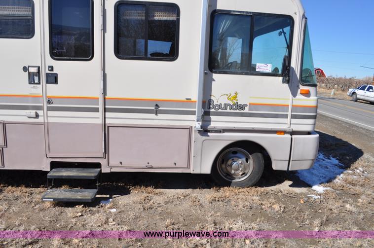 image for item C3413 1992 Fleetwood Bounder RV camper