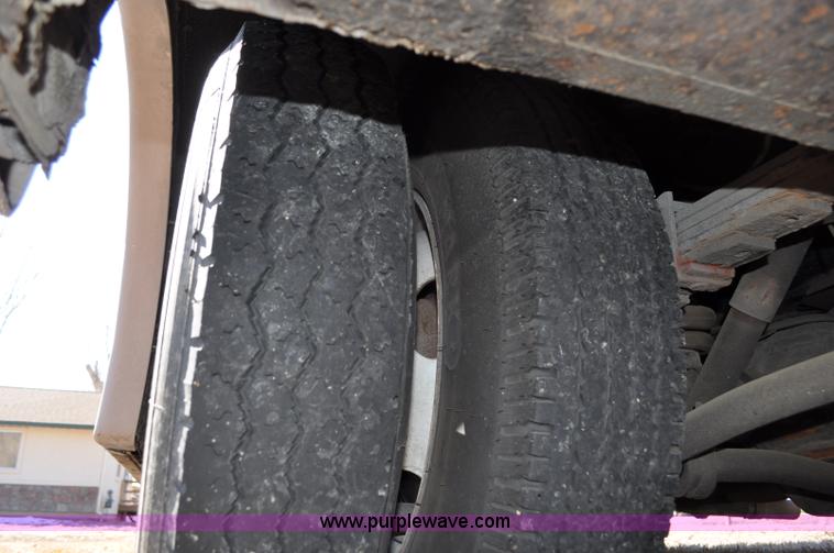 image for item C3413 1992 Fleetwood Bounder RV camper