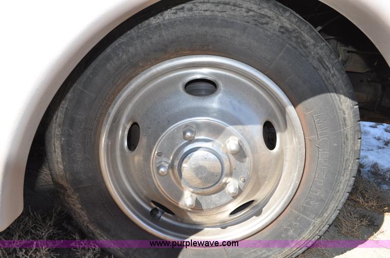 image for item C3413 1992 Fleetwood Bounder RV camper