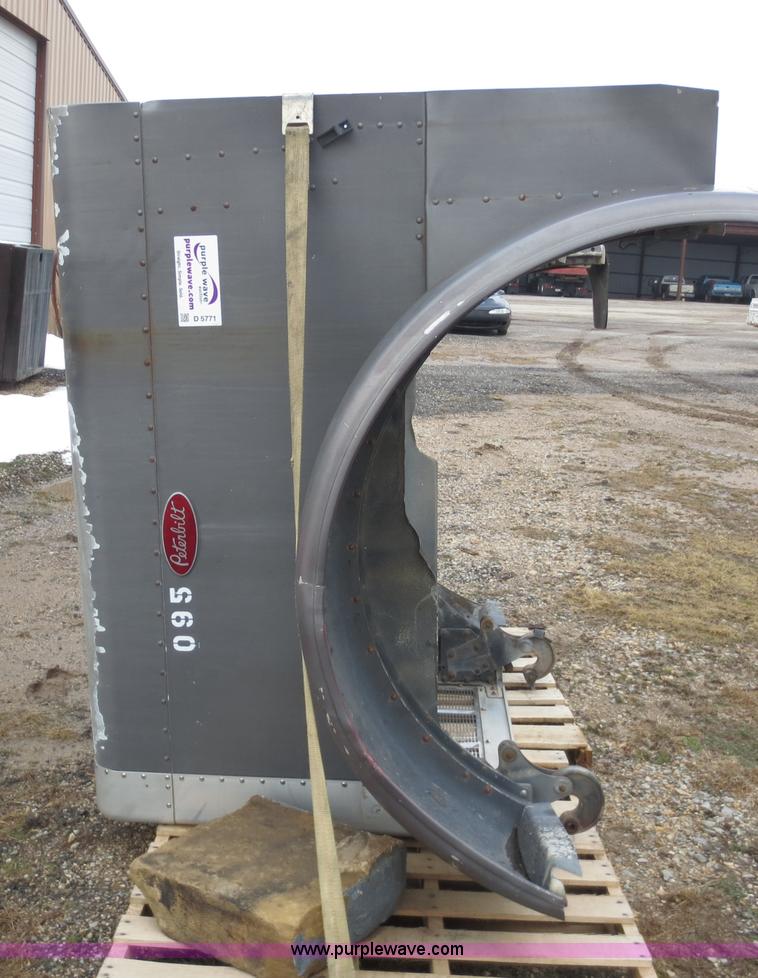 image for item D5771 Peterbilt 379 extended hood