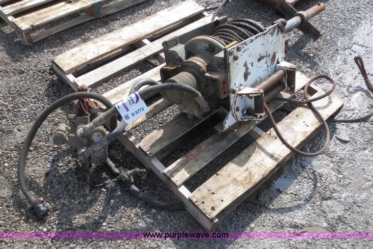 image for item D5772 Braden hydraulic winch