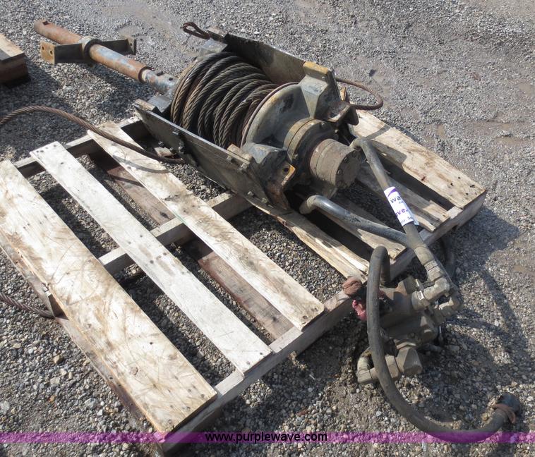 image for item D5772 Braden hydraulic winch