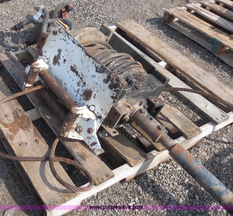 image for item D5772 Braden hydraulic winch