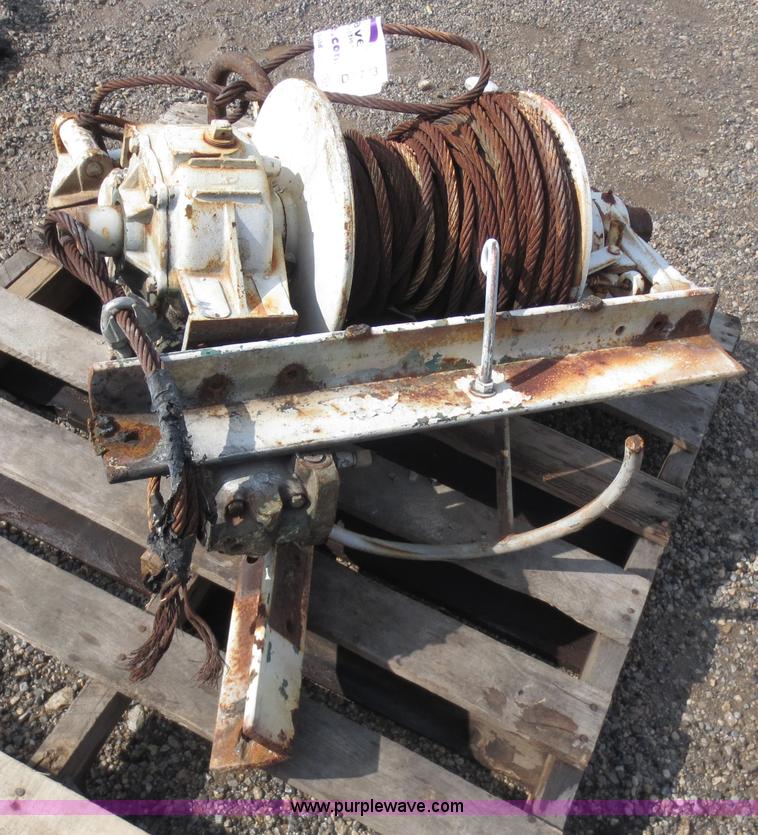 image for item D5773 Braden hydraulic winch