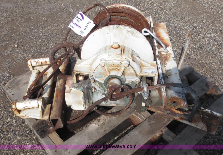 image for item D5773 Braden hydraulic winch