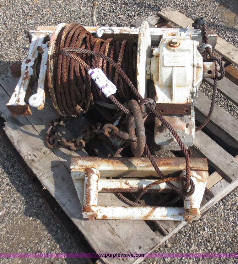 image for item D5773 Braden hydraulic winch