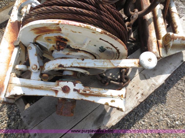 image for item D5773 Braden hydraulic winch