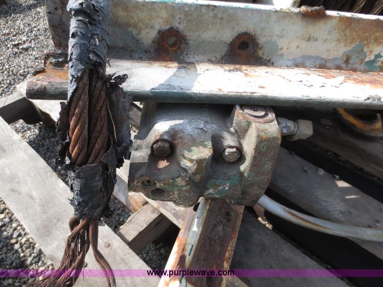 image for item D5773 Braden hydraulic winch