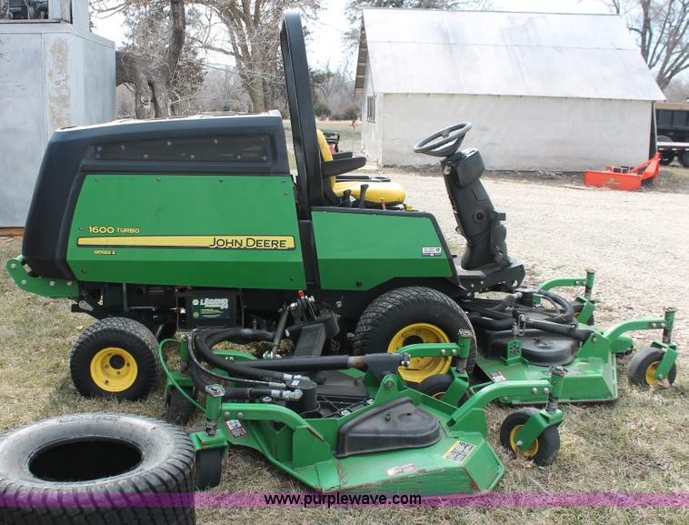 image for item E2841 John Deere 1600 Turbo Series II mower