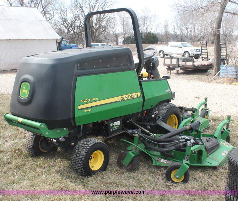 image for item E2841 John Deere 1600 Turbo Series II mower
