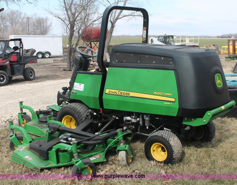 image for item E2841 John Deere 1600 Turbo Series II mower